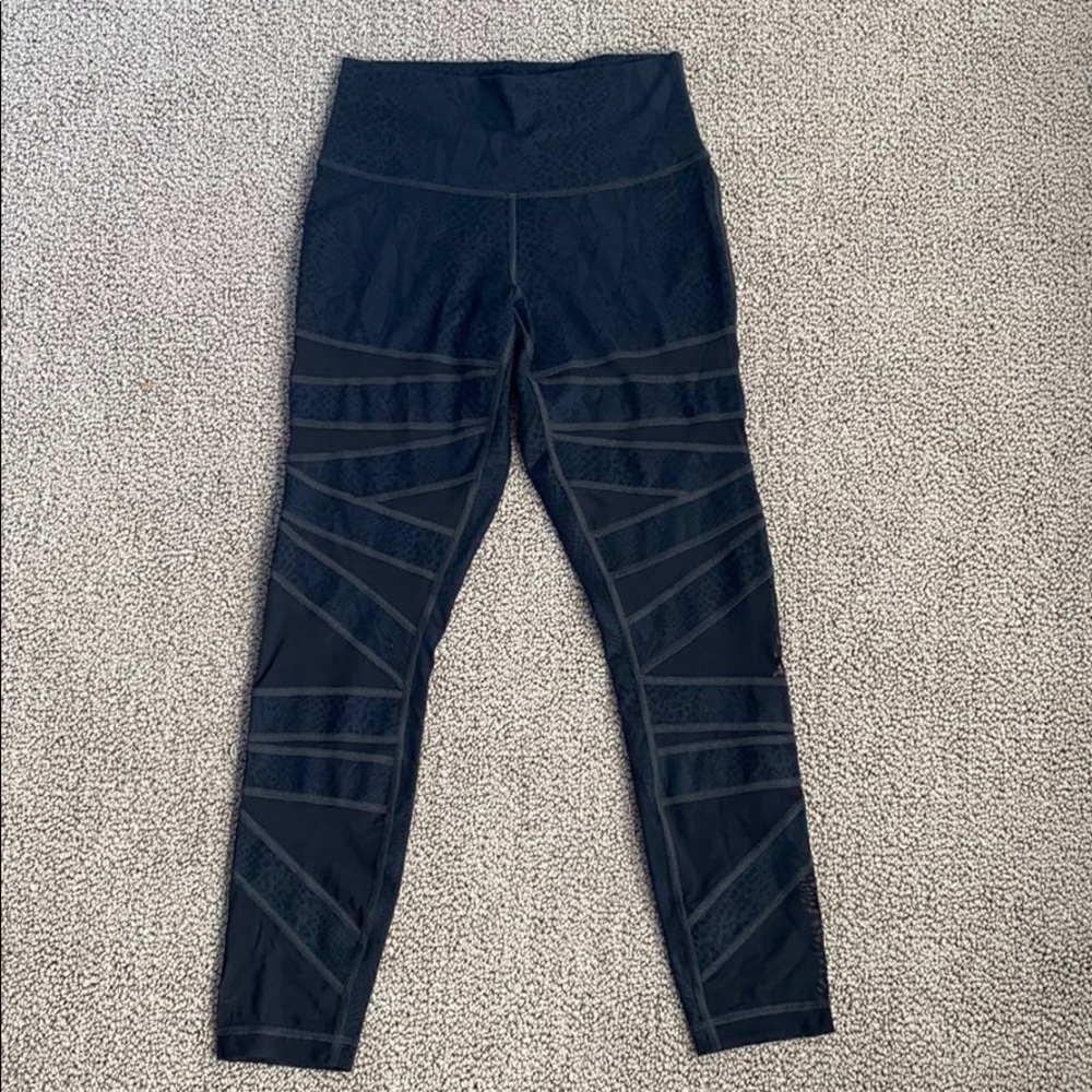lululemon blue snakeskin cutout leggings. Size 6